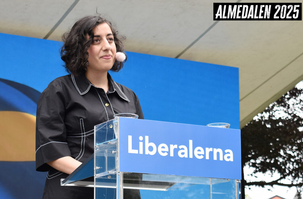 När Simona Mohamsson talar i Almedalen handlar det mycket om hennes egen bakgrund och hur den färgar av sig på den politik hon vill se i Liberalerna.