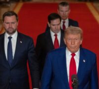 President Donald Trump, med vicepresident JD Vance, utrikesminister Marco Rubio och försvarsminister Pete Hegseth