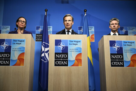 veriges utrikesminister Maria Malmer Stenergard (M), statsminister Ulf Kristersson (M) och försvarsminister Pål Jonson (M) håller pressträff i samband med Natos toppmöte i Haag