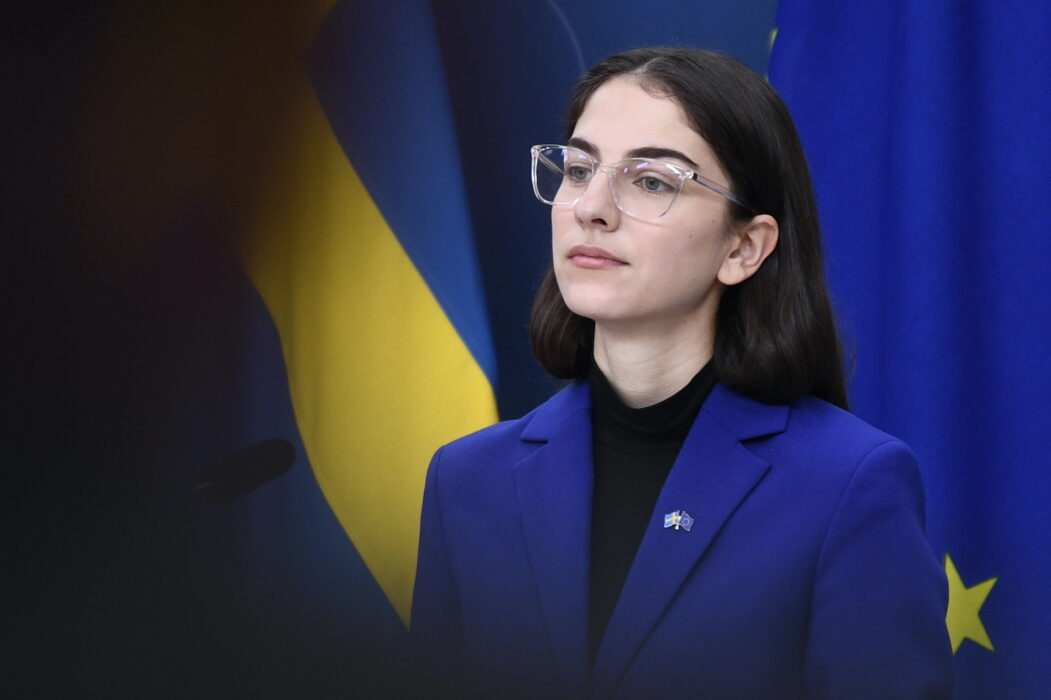 Klimat- och miljöminister Romina Pourmokhtari (L) presenterade nästa steg i lättnader av strandskyddet den 11 juni.