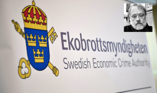 Ekobrottsmyndigheten, skylt. Skribenten i övre högra hörnet.