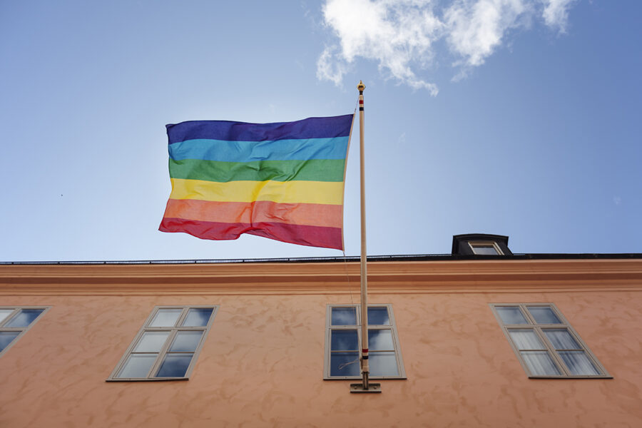 Arbetsplatser måste vara trygga, inkluderande och fria från diskriminering, menar fackförbundet Vision som undersökt hbtqi-frågor och öppenhet i arbetslivet.