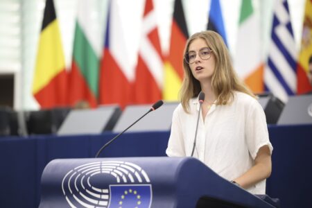 Emma Fourreau i EU-parlamentet.