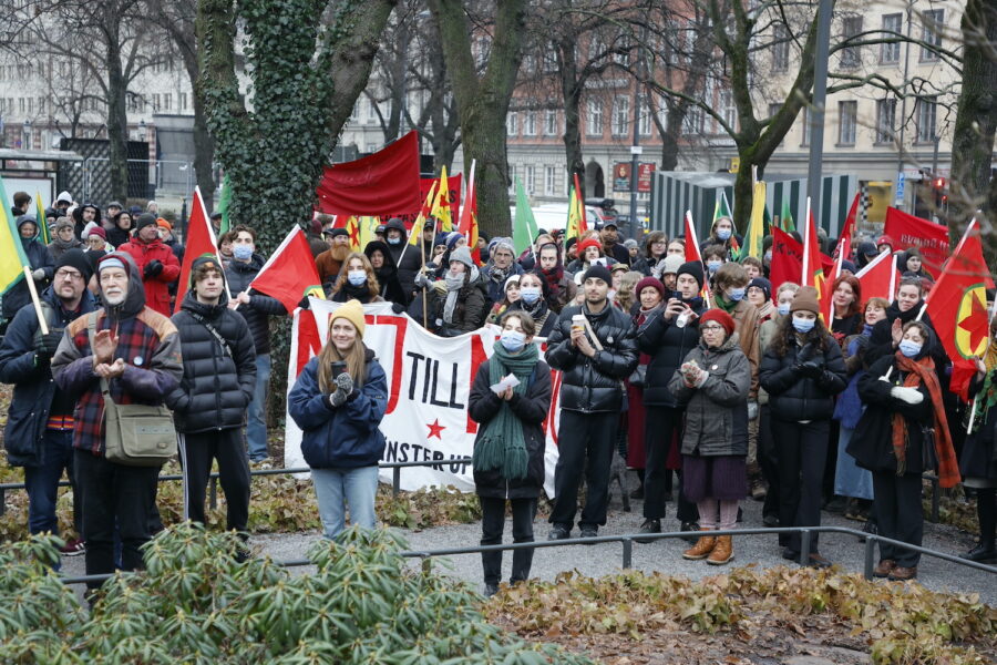 Demonstration med Rojavakommittéerna.