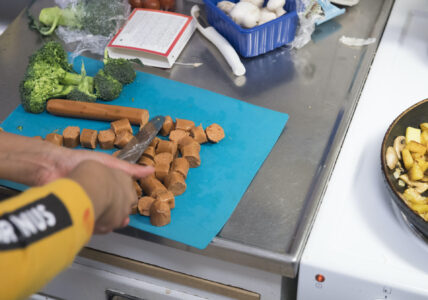 Hackande av sojakorv.