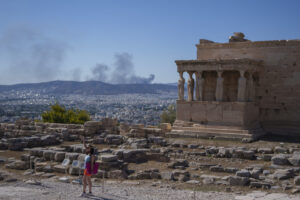 En kvinna vid Akropolis.