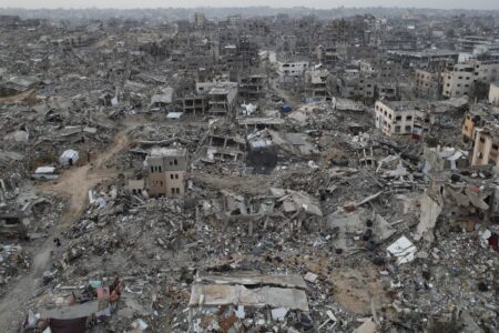 Ett sönderbombat område i Gaza sett från ovan.