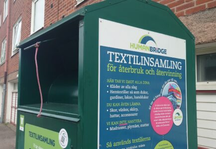 Klädinsamlingsbox.