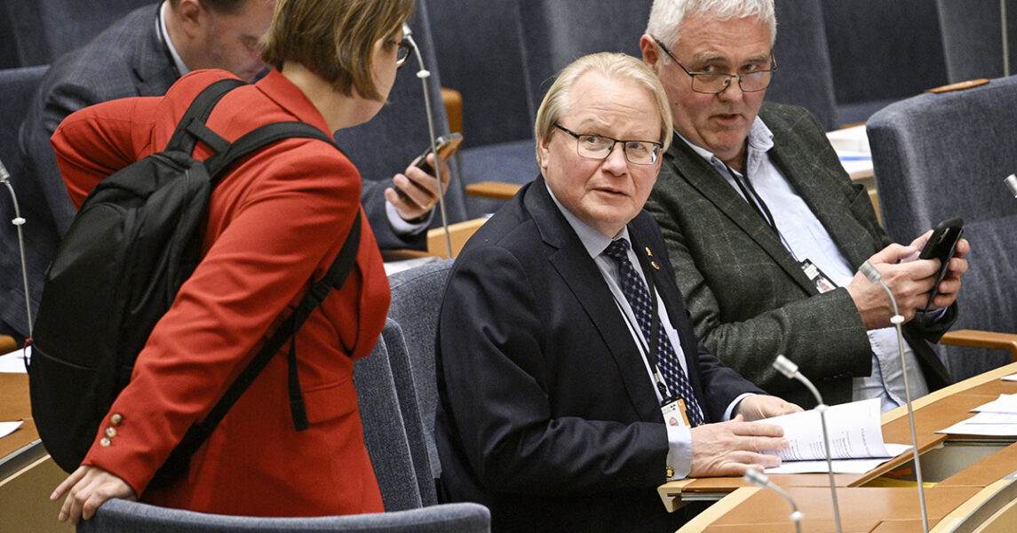 ”Begrunda inte vad han skildrar. Fundera även mycket noga på: Vad var det ni inte fick veta? Vilken information har han utelämnat?”