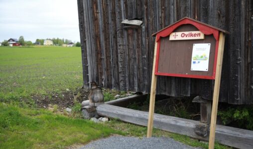 Skylt i Oviken, Jämtland.