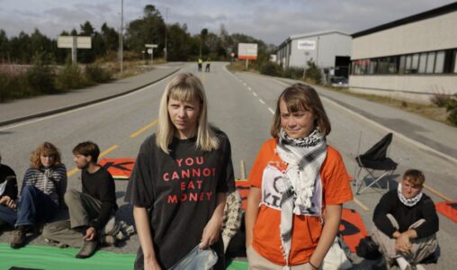 Aktivister från Extinction Rebellion under en aktion vid Equinors oljeraffineri i Mongstad, Norge, måndag 18 augusti. Foto: Paul S. Amundsen / TT