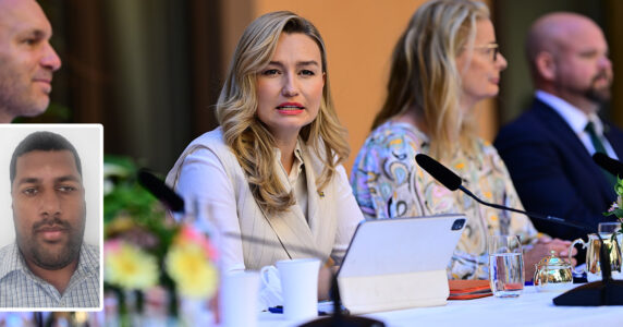 Ebba Busch på sommarfika. Skribenten i förgrunden.