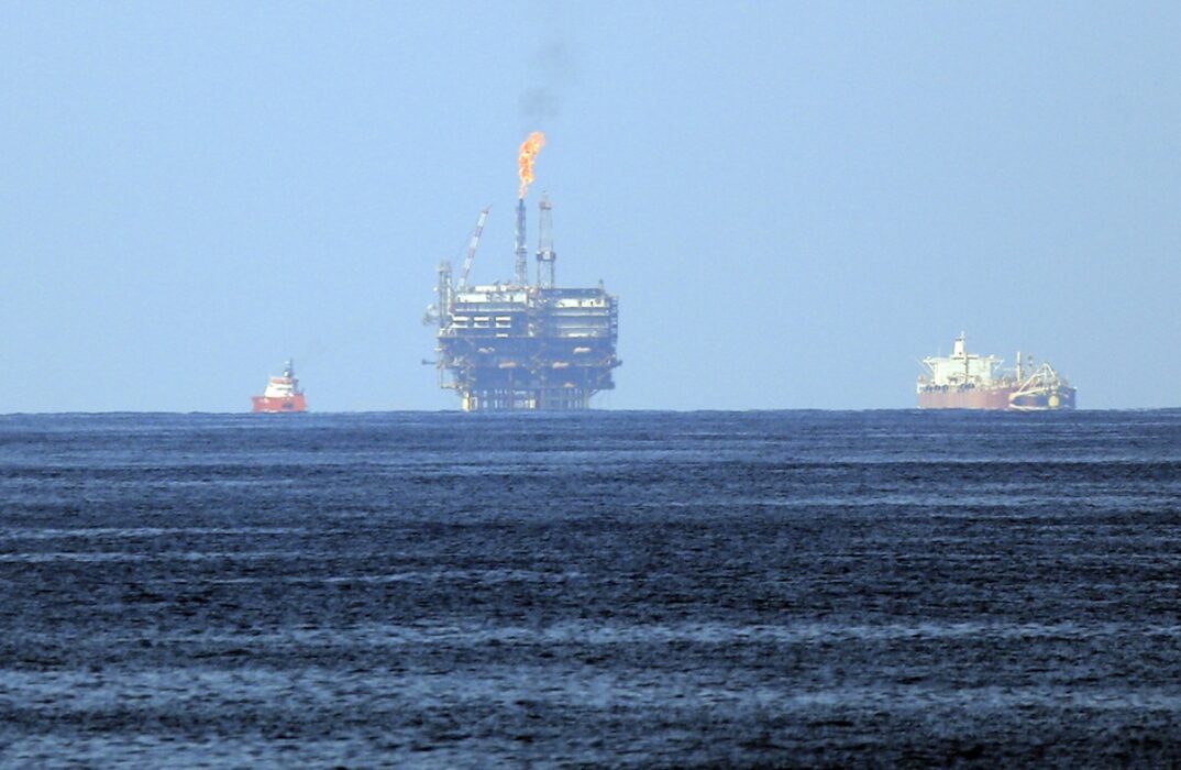 BP är inte ensamt om att backa från den nya vägen mot mer förnybart.