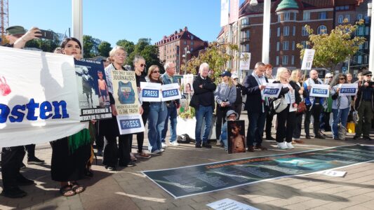 Demonstration utanför bokmässan.