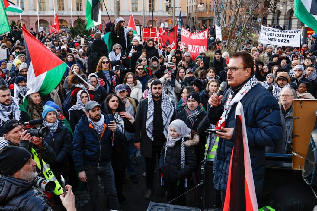 Jamal El-Haj talar under en pro-palestinsk demonstration utanför UD förra året.