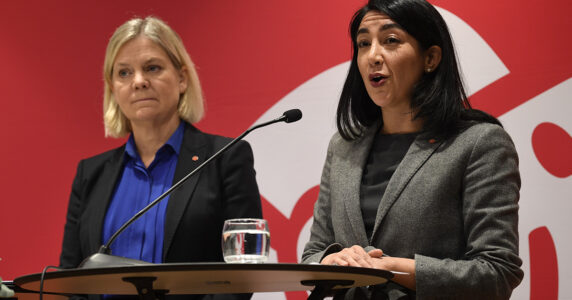 Magdalena Andersson och Lawen Redan (S) i talarstolen.