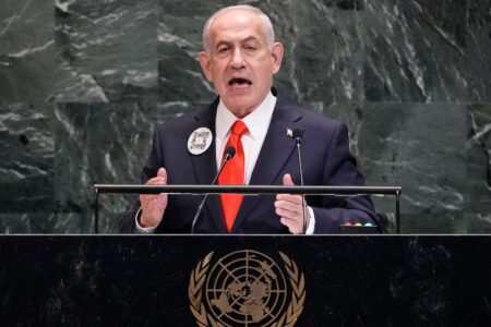 Benjamin Netanyahu håller tal i FN.