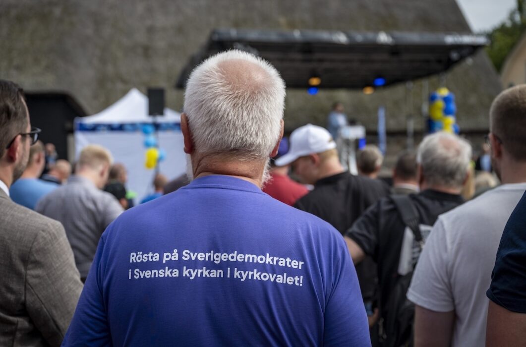 Sverigedemokraternas partiledare Jimmie Åkesson håller sommartal på borggården på Slottslängorna i Sölvesborg på lördagen.