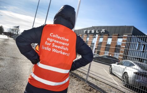 Strejkvakt utanför Tesla.