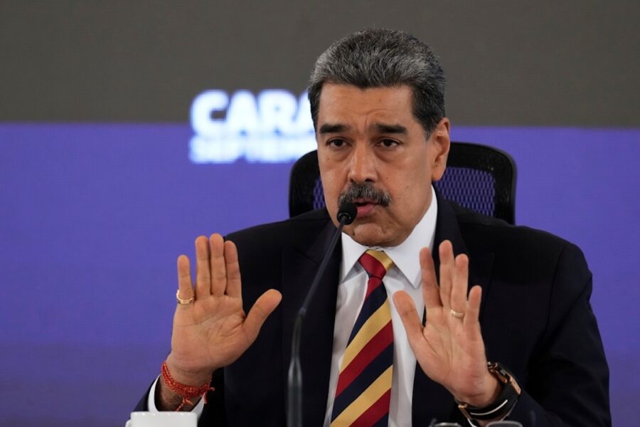 President Nicolás Maduro vid en presskonferens i Caracas, Venezuela, måndag 1 september 2025, där han varnar för de utmaningar Venezuela står inför i samband med ökade spänningar med USA.