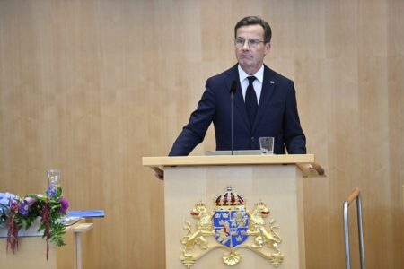 Ulf Kristersson i talarstolen.
