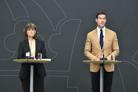 Migrationsminister Johan Forssell (M) och utredaren Ingrid Utne