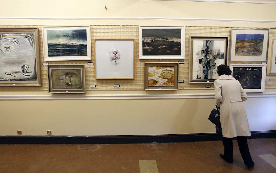 Tant tittar på tavlor