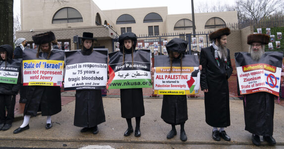 Ortodoxa judar demonstrerar.