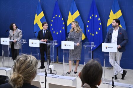 Presskonferens med Simona Mohamsson (L), utbildnings- och integrationsminister, Ulf Kristersson (M), statsminister, Ebba Busch (KD), energi- och näringsminister och Sverigedemokraternas partiledare Jimmie Åkesson (SD).