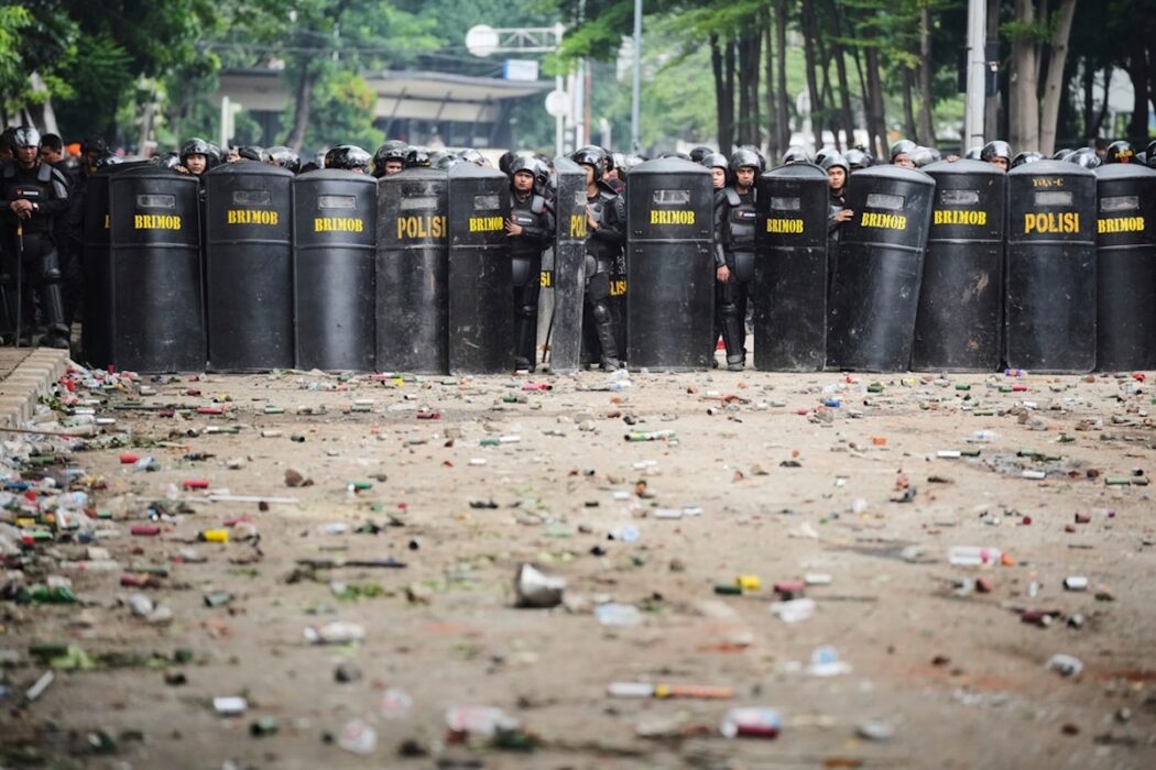 Protester mot lagstiftarnas förmåner och polisvåld i Jakarta, Indonesien, 30 augusti 2025.