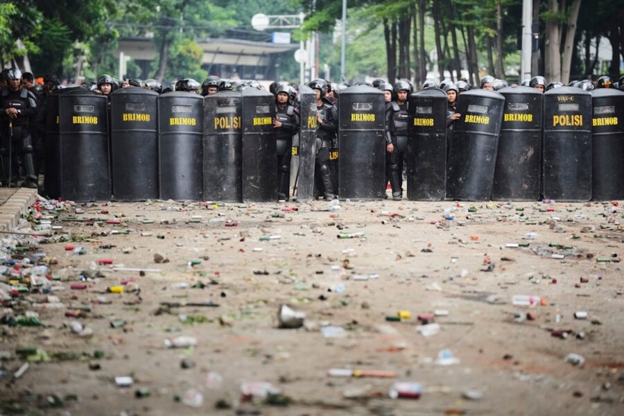 Protester mot lagstiftarnas förmåner och polisvåld i Jakarta, Indonesien, 30 augusti 2025.