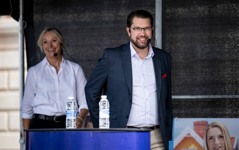Jessica Stegrud tillsammans med partiledare Jimmie Åkesson (SD).