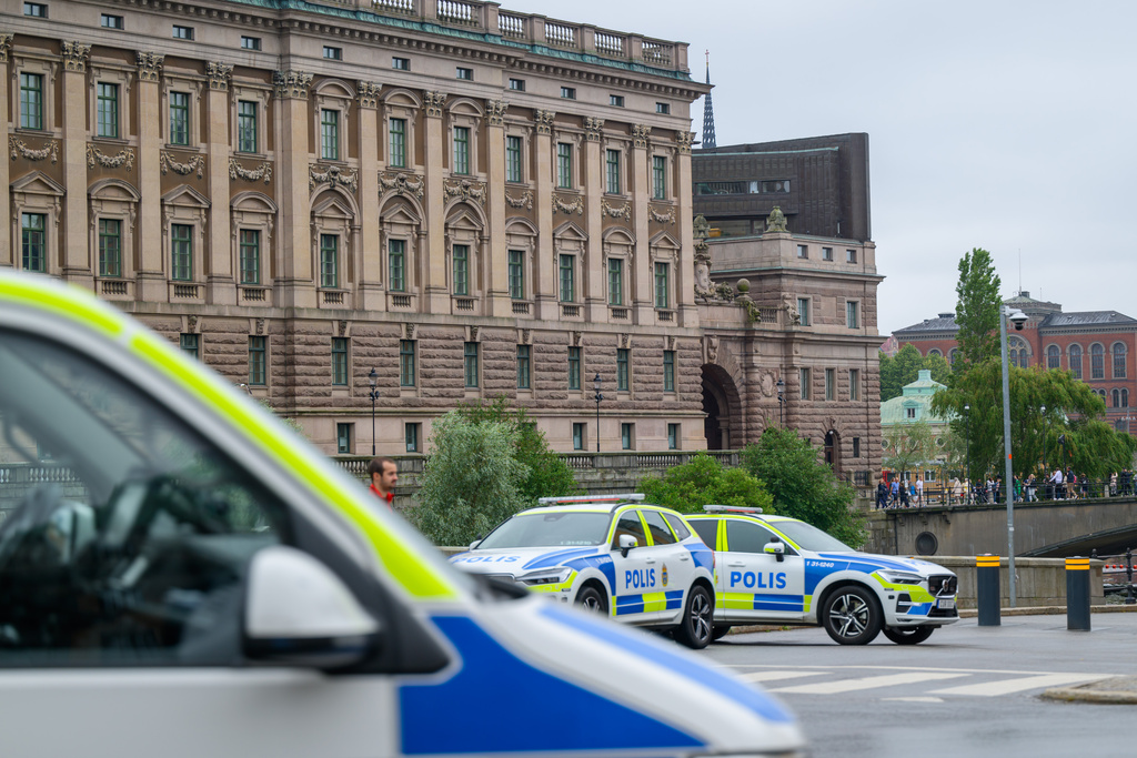 På en pressträff i förra veckan meddelade justitieminister Gunnar Strömmer (M) att polisen kommer att förstärka riksdagen dygnet runt efter förföljelsen av Carl-Oskar Bohlin.