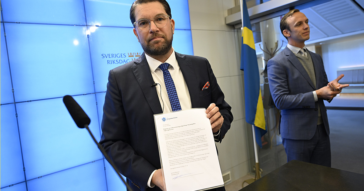 ”Tankarna går till Richard Jomshofs och de andra SD-topparnas vurmande på Twitter för hur det går till i Ungern.” ”Tankarna går till Richard Jomshofs och de andra SD-topparnas vurmande på Twitter för hur det går till i Ungern.”