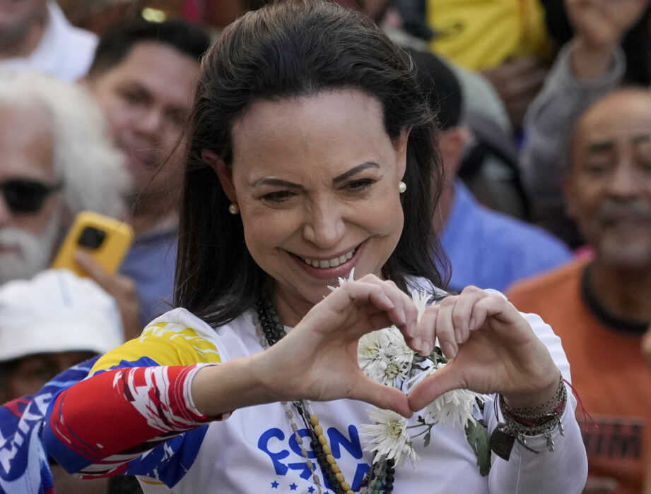 María Corina Machado tilldelades Nobels fredspris 2025 för sin kamp för en rättvis och fredlig övergång från diktatur till demokrati. Foto: Ariana Cubillos/AP/TT María Corina Machado tilldelades Nobels fredspris 2025 för sin kamp för en rättvis och fredlig övergång från diktatur till demokrati. Foto: Ariana Cubillos/AP/TT
