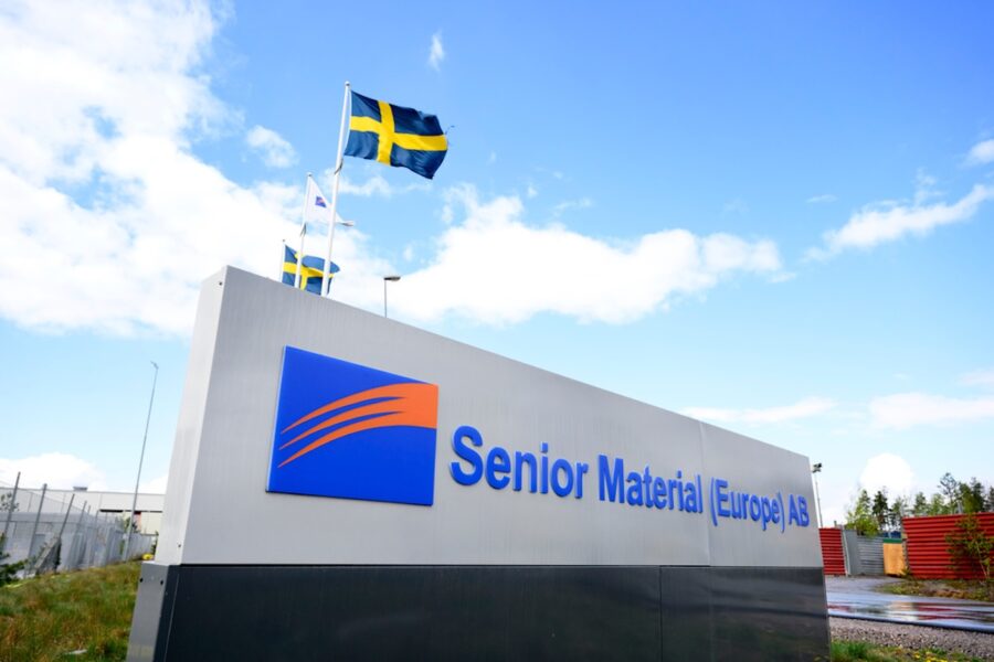 Oron för Senior materials planerade användning av metylenklorid växer – igår, onsdag, deltog flera hundra i en demonstration utanför fabriken i Eskilstuna.
