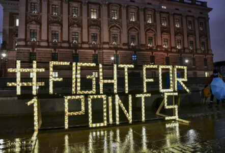 Ljusmanifestation där det står Fight for 1 point 5.