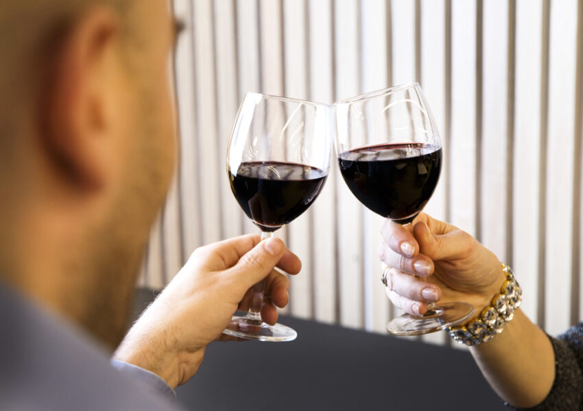 Vin stod för 43,2 procent av den totala konsumtionen under 2024, följt av starköl med 32,4 procent och spritdrycker med 18,3 procent.