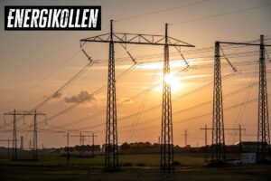 Elledningar i solnedgång.