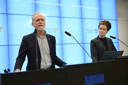 Miljöpartiets språkrör Daniel Helldén och Amanda Lind.