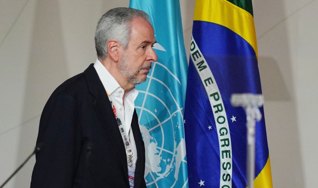 André Corrêa do Lago, ordförande för COP30, återvänder till plenarsessionen vid FN:s klimatkonferens COP30, lördagen den 22 november 2025, i Belém, Brasilien.