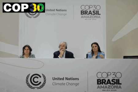 Ana Toni, VD för COP30 och André Corrêa do Lago, ordförande för COP30, deltar i en presskonferens under FN:s klimatkonferens COP30