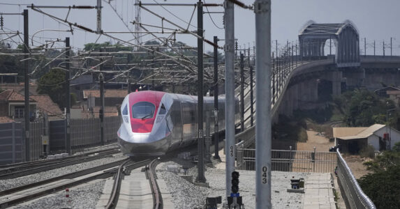 Ett höghastighetståg.