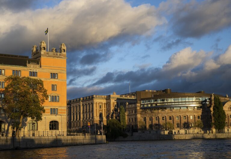 Rosenbad och riksdagshuset.