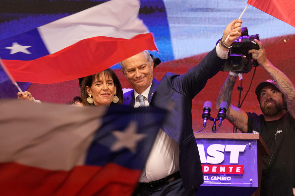 Högerkandidaten Jose Antonio Kast vinner presidentvalet i Chile.