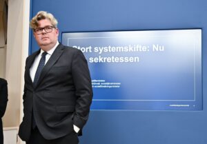 Gunnar Strömmer under en pressträff.