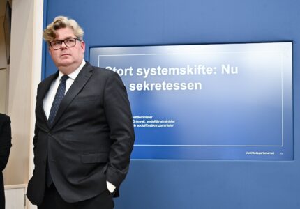 Gunnar Strömmer under en pressträff.