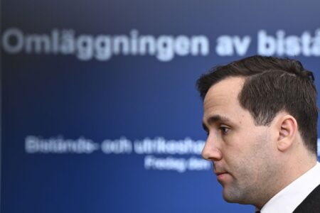 Bistånds- och utrikeshandelsminister Benjamin Dousa (M) presenterar stora omprioriteringar i Sidas regleringsbrev för 2026.