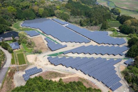 Solcellsanläggning i Japan.