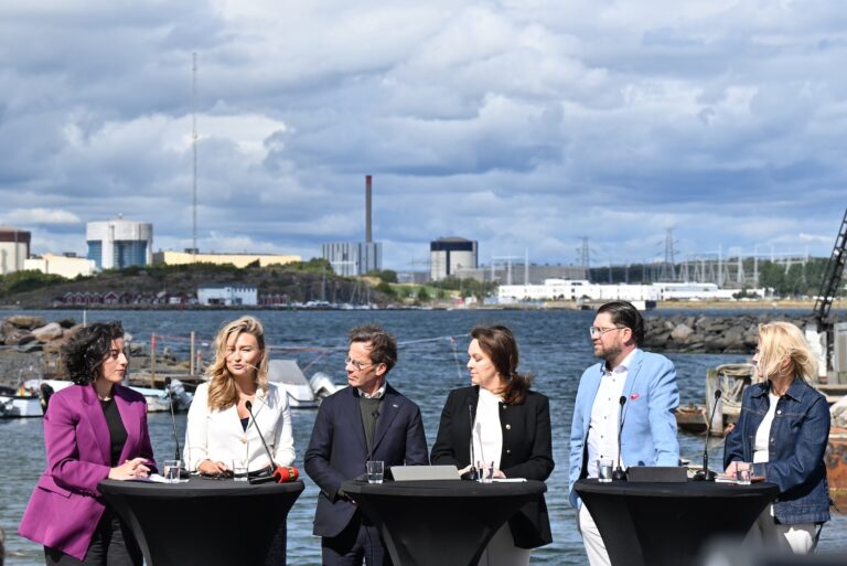 Liberalernas partiledare Simona Mohamsson (L), Kristdemokraternas partiledare Ebba Busch (KD) och Moderaternas partiledare, statsminister Ulf Kristersson (M), Anna Borg VD Vattenfall, Sverigedemokraternas partiledare, Jimmie Åkesson (SD) och finansminister Elisabeth Svantesson (M).